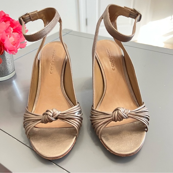 Bernardo Metallic Gold Tan Brazilian Leather Nadia Sandal Heels - Picture 3 of 13